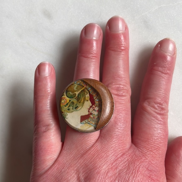 Vintage | Art Nouveau Cabochon Portrait Ring | 6/7 - Picture 2 of 9